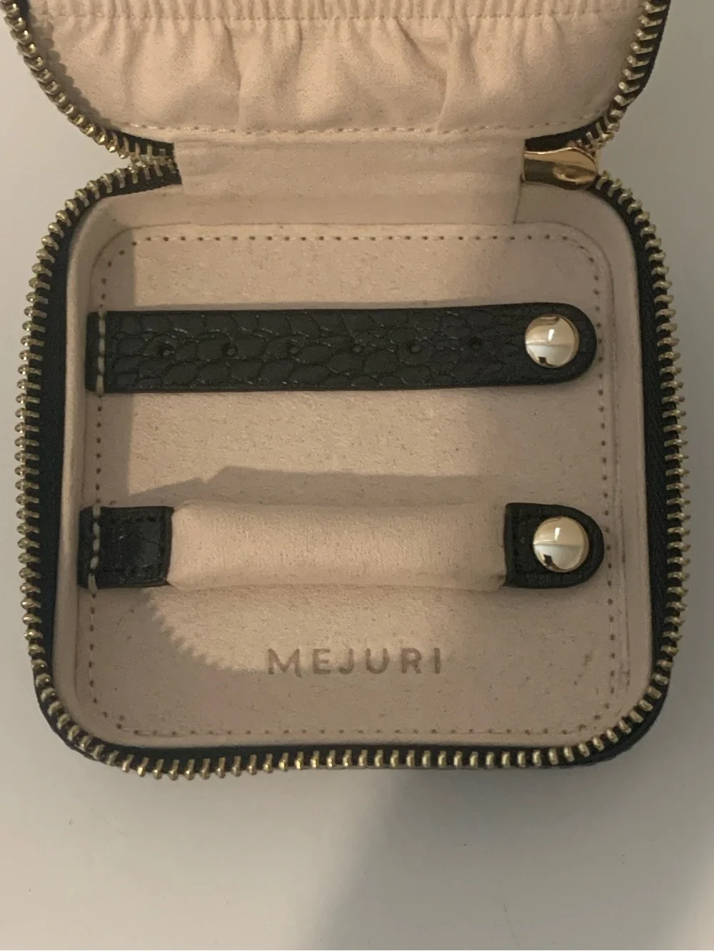 Mejuri am selling